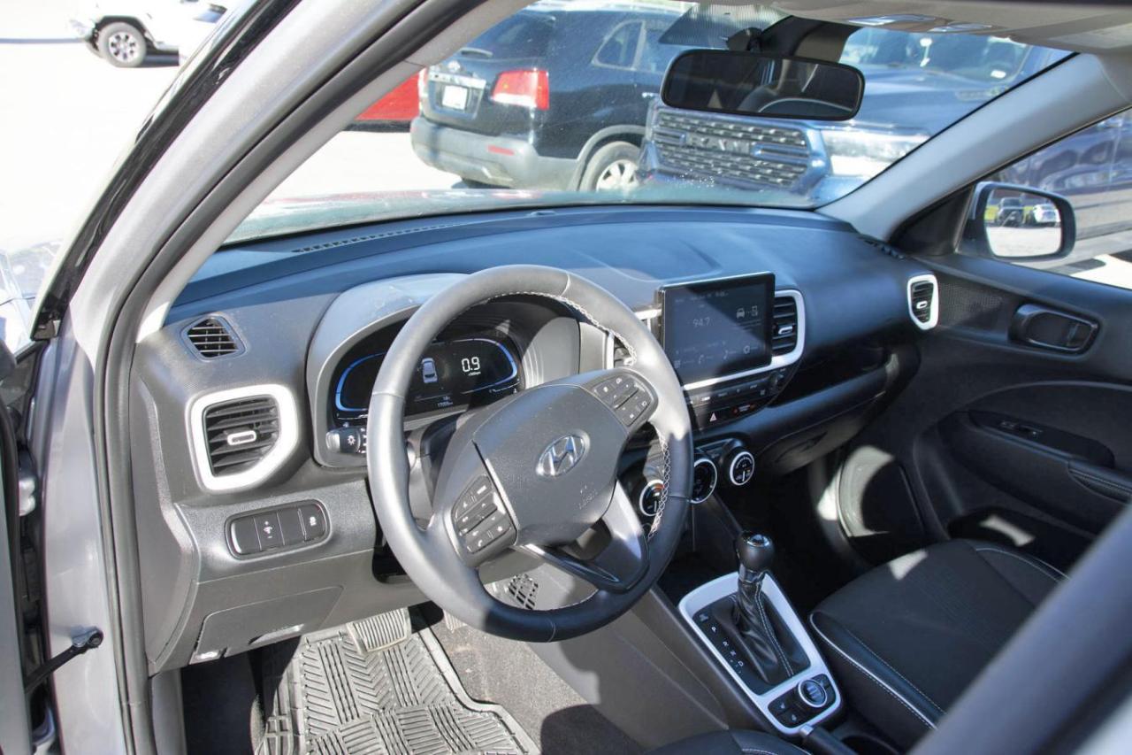2024 Hyundai Venue SEL Photo