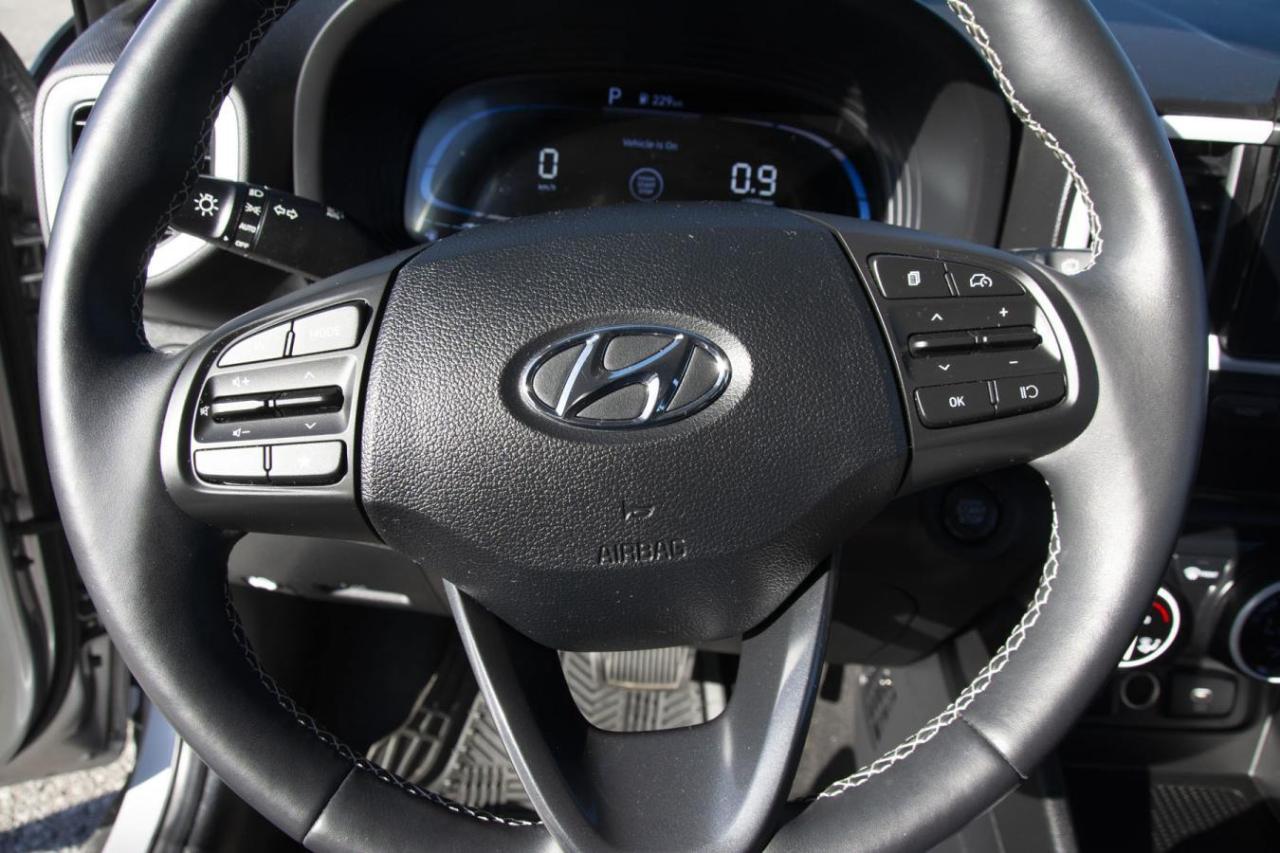 2024 Hyundai Venue SEL Photo