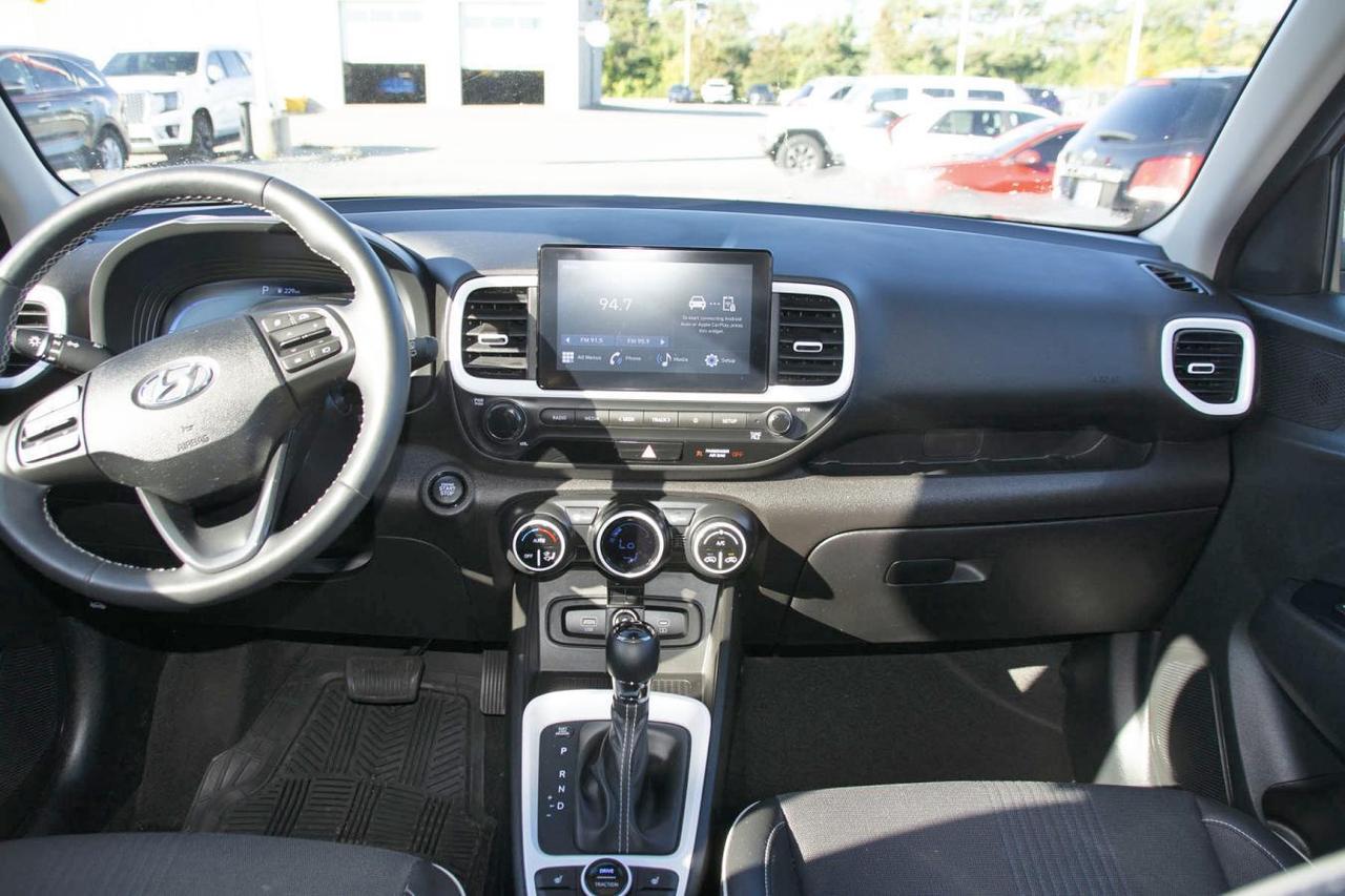 2024 Hyundai Venue PREFERRED Photo4