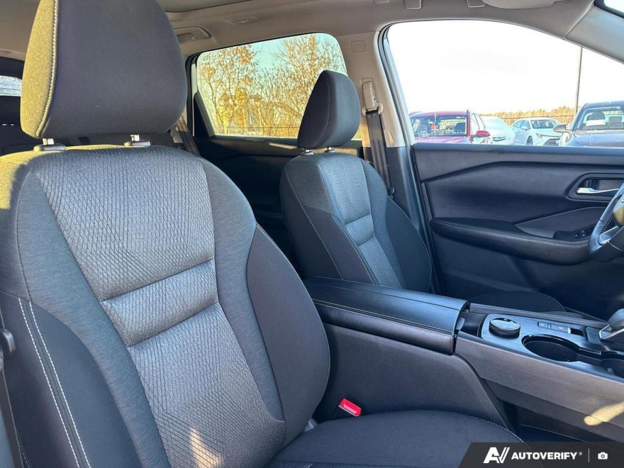 2024 Nissan Rogue SV   MOONROOF   REMOTE START  BLIND SPOT WARNING Photo