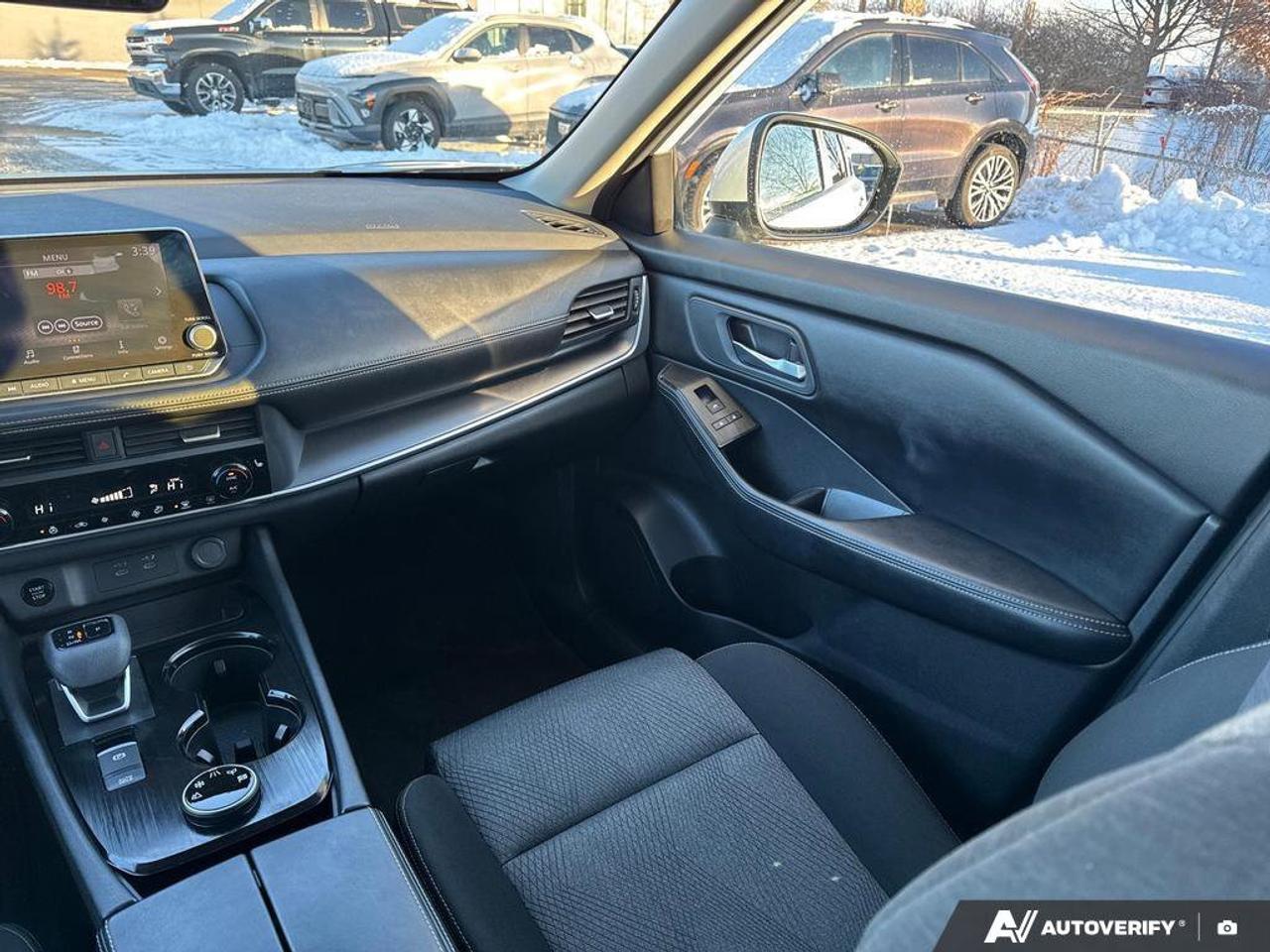 2024 Nissan Rogue SV   MOONROOF   REMOTE START  BLIND SPOT WARNING Photo