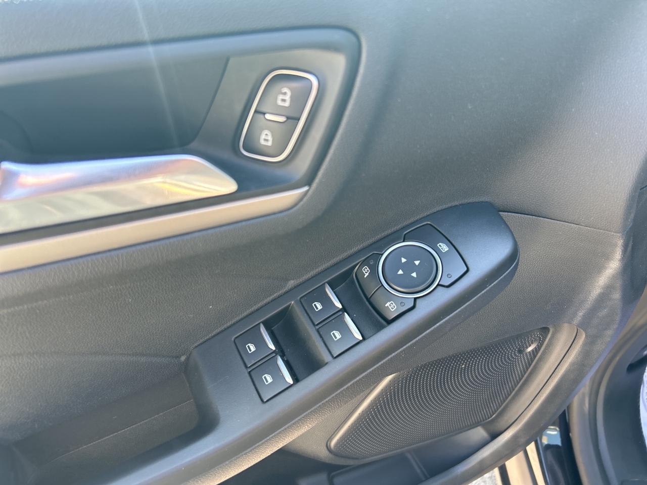 2022 Ford Escape SEL Photo