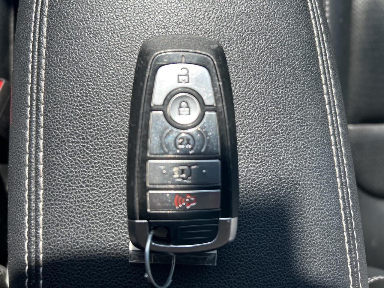 2022 Ford Escape SEL Photo