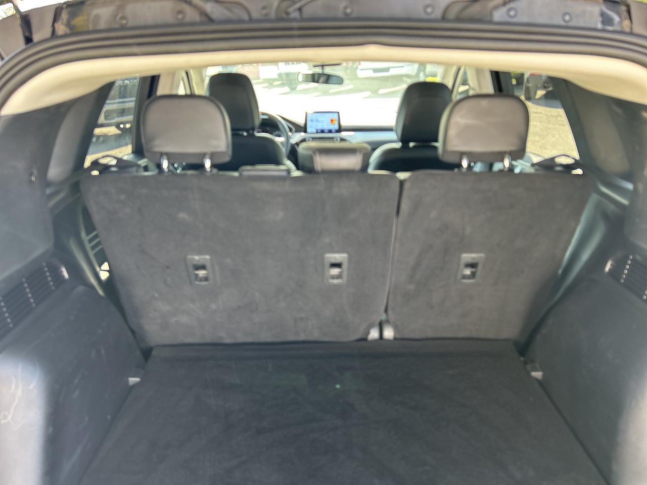 2022 Ford Escape SEL Photo