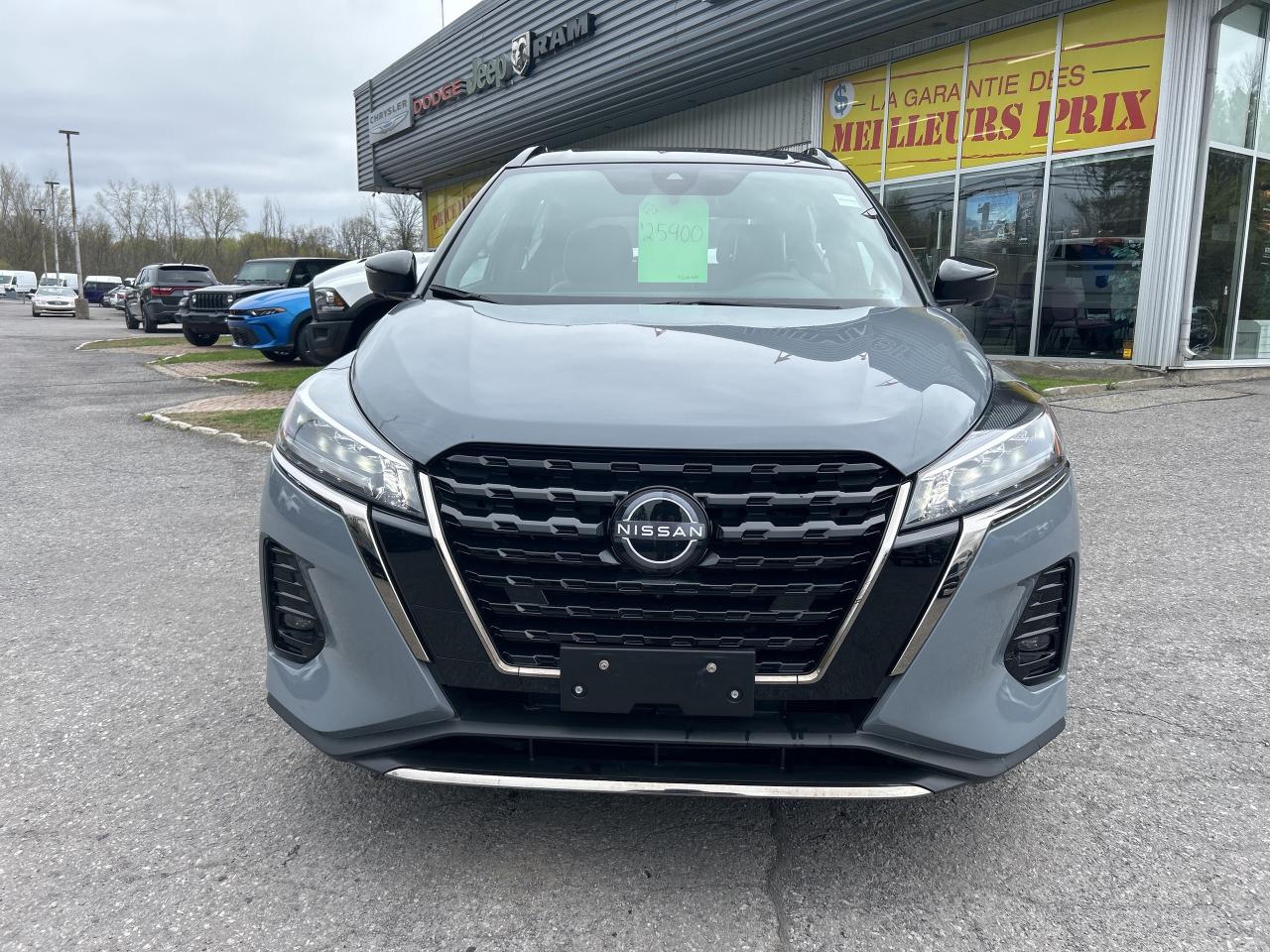 2023 Nissan Kicks SR Photo