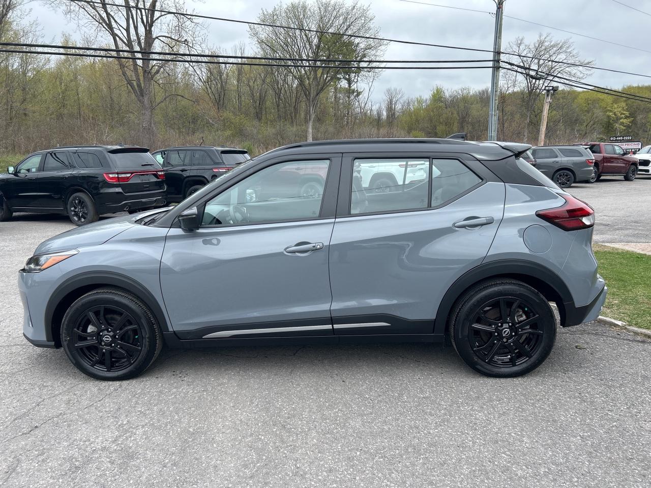 2023 Nissan Kicks SR Photo