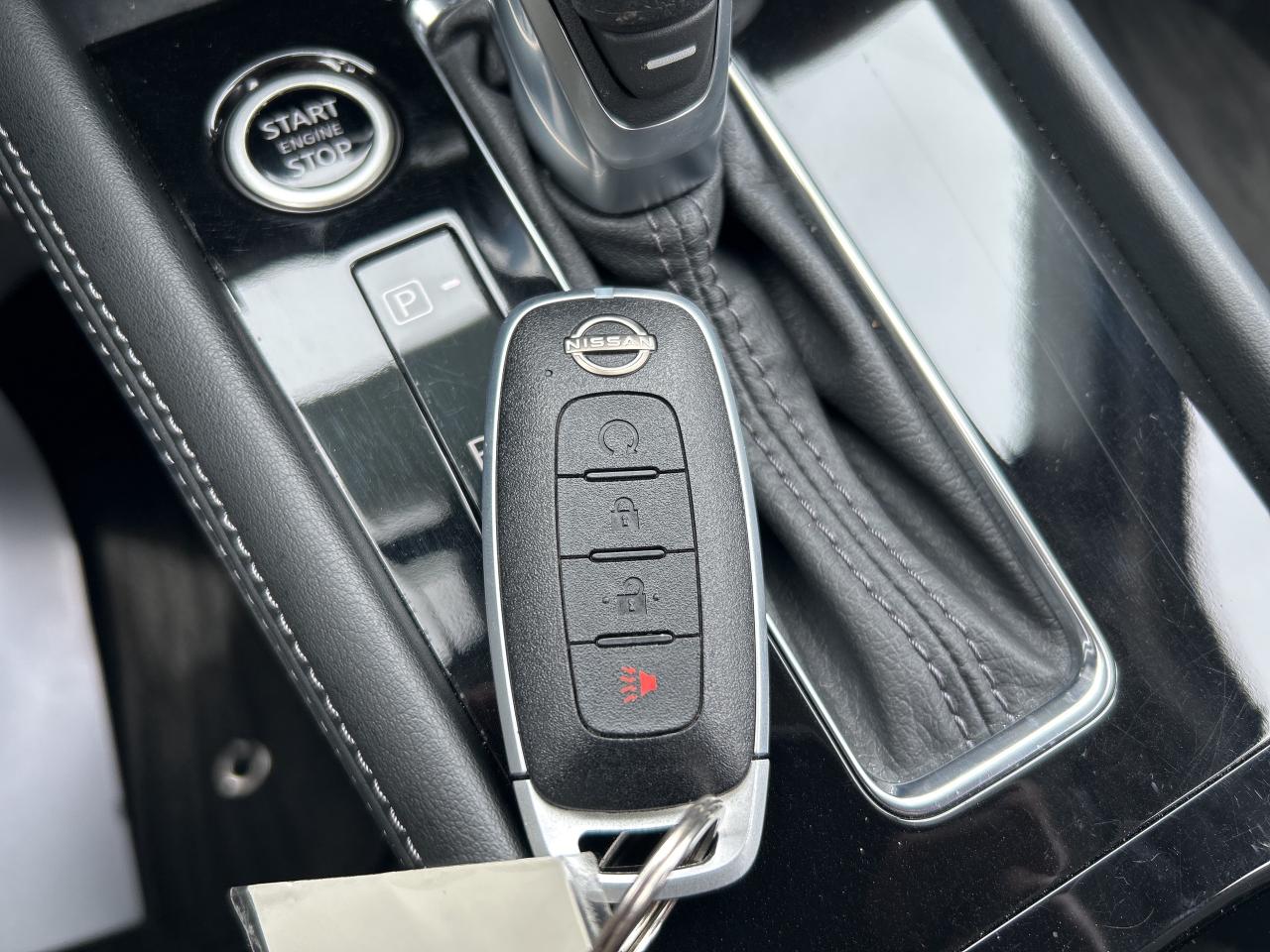 2023 Nissan Kicks SR Photo