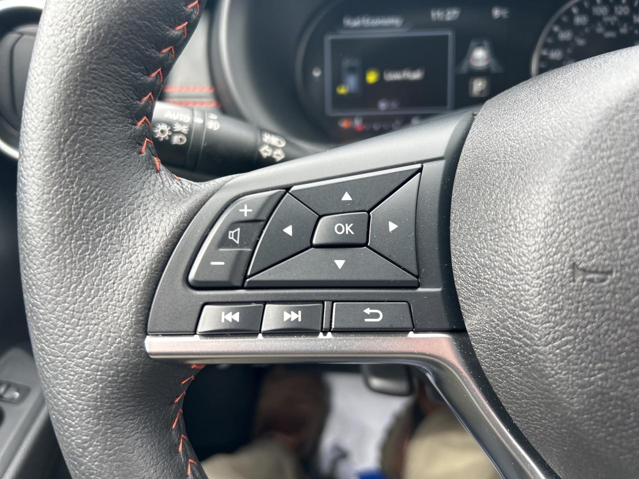 2023 Nissan Kicks SR Photo