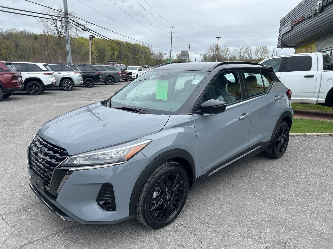 2023 Nissan Kicks SR Photo