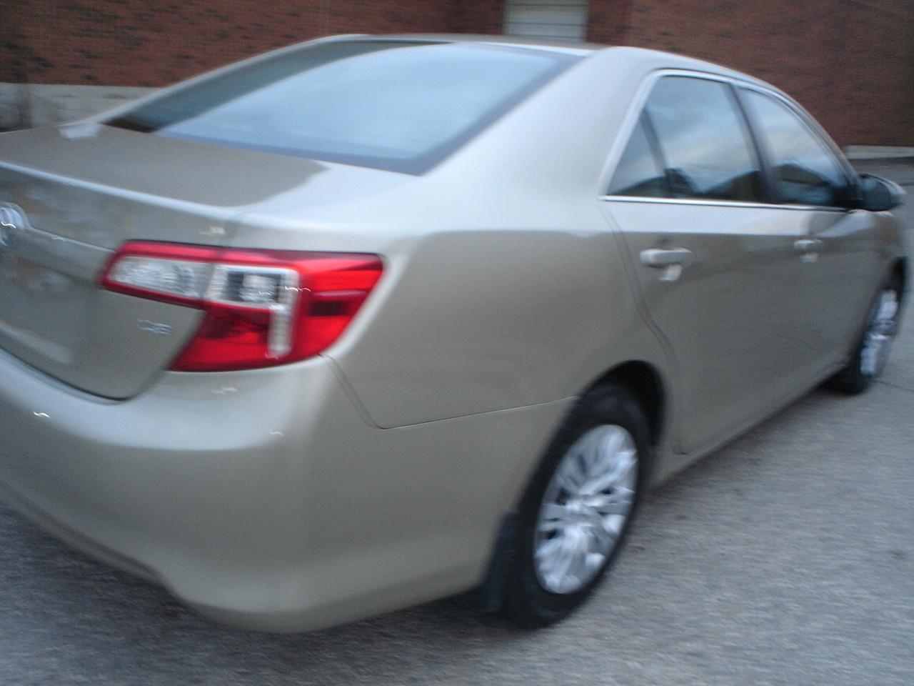 2014 Toyota Camry LE Photo4
