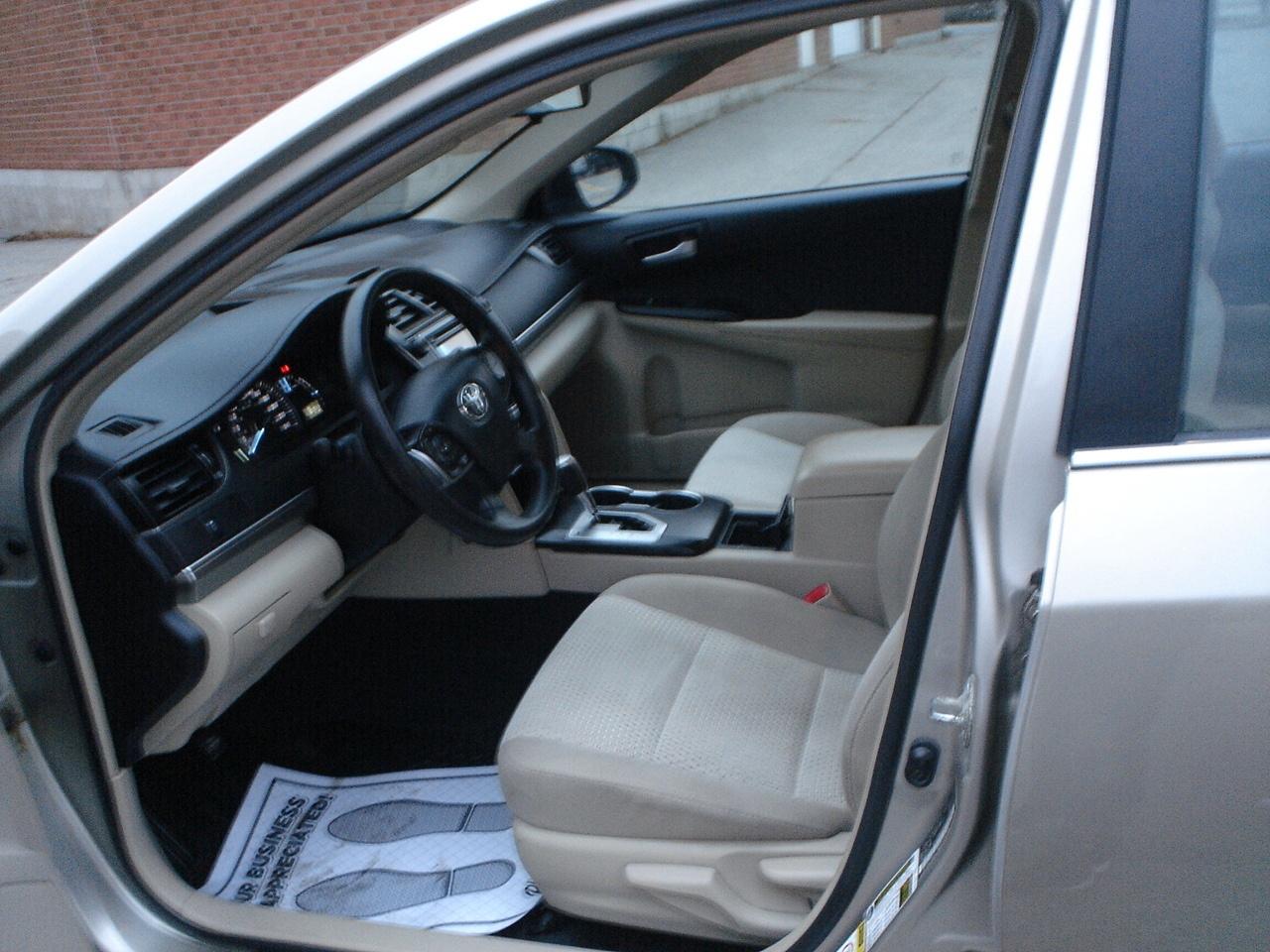 2014 Toyota Camry LE Photo
