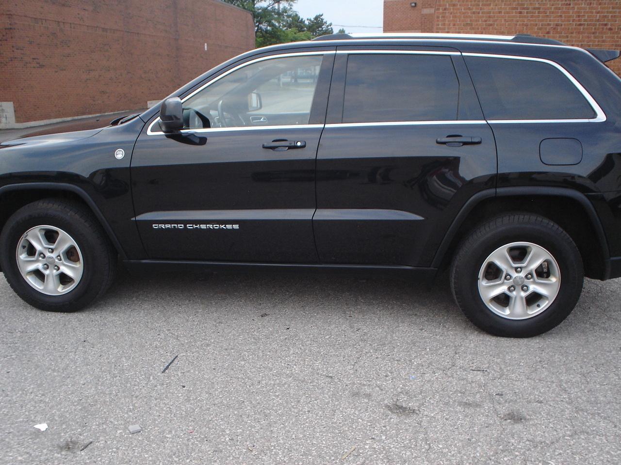 2015 Jeep Grand Cherokee 4WD 4Dr Laredo Photo4