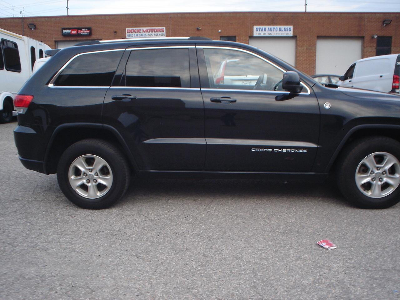 2015 Jeep Grand Cherokee 4WD 4Dr Laredo Photo3