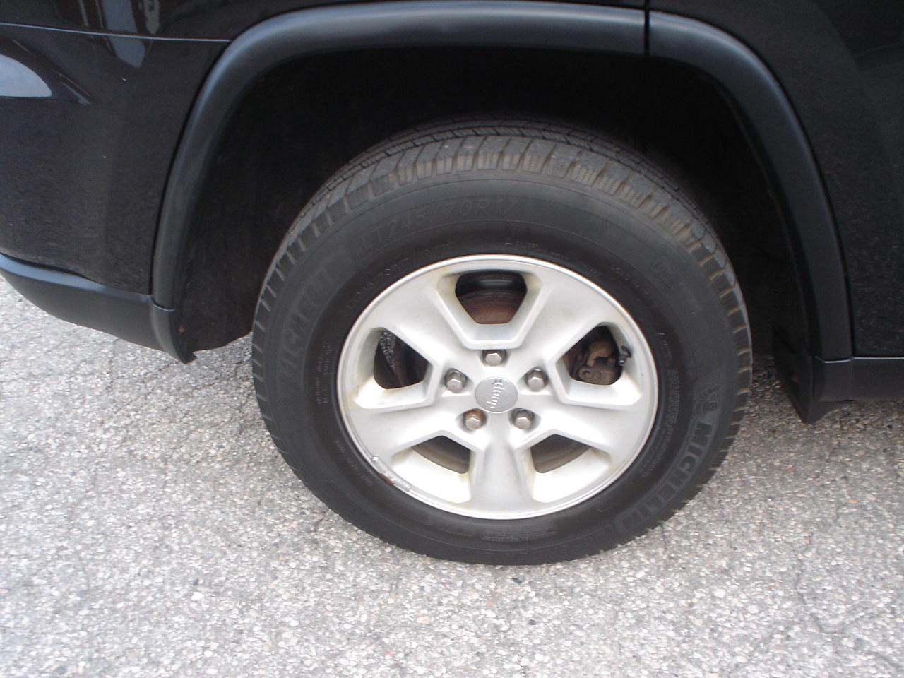 2015 Jeep Grand Cherokee 4WD 4Dr Laredo Photo