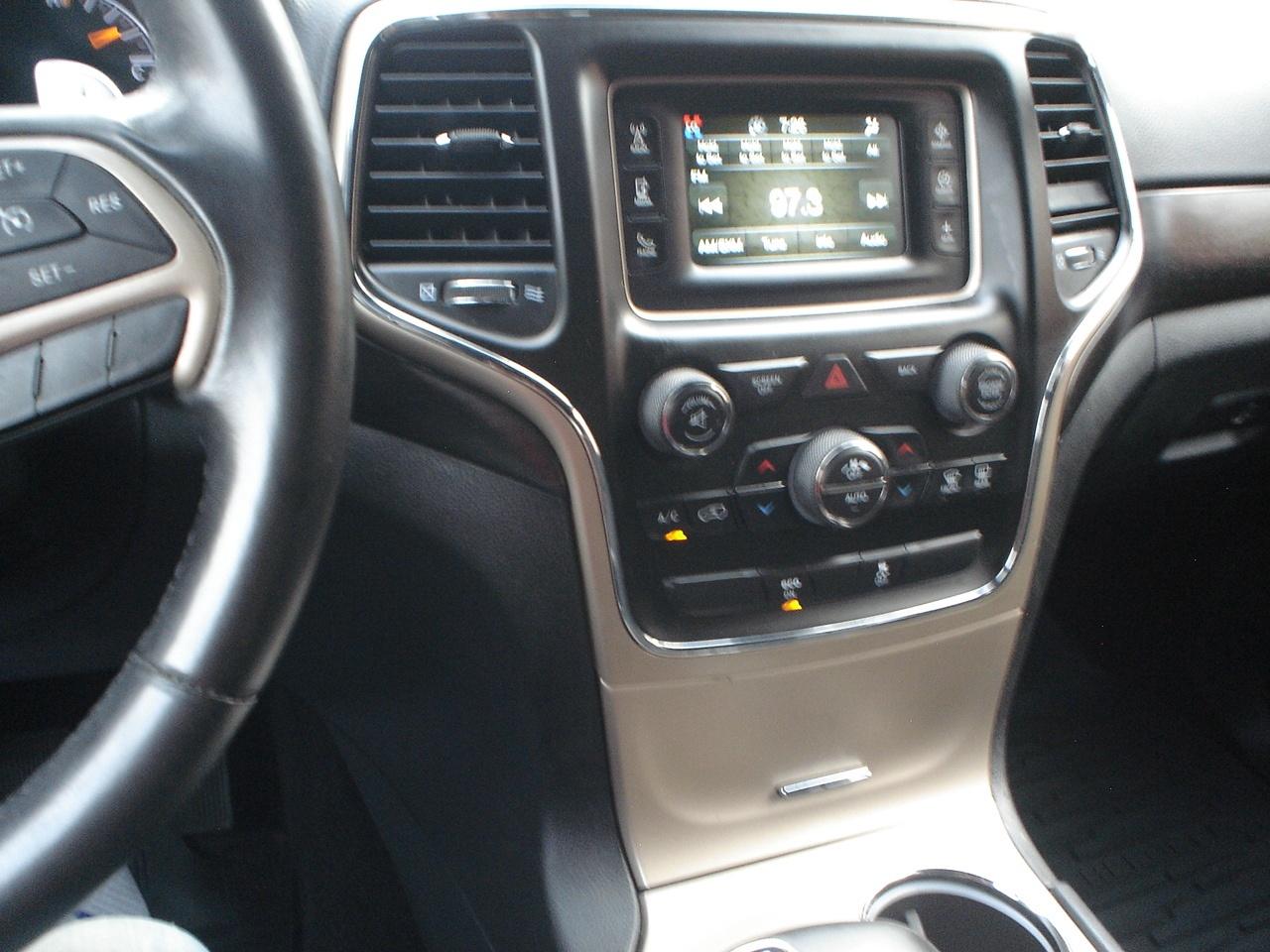 2015 Jeep Grand Cherokee 4WD 4Dr Laredo Photo