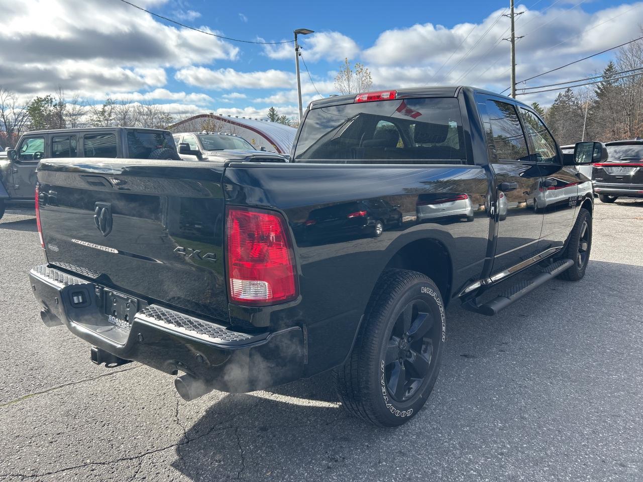 2023 RAM 1500 Classic SLT Photo4