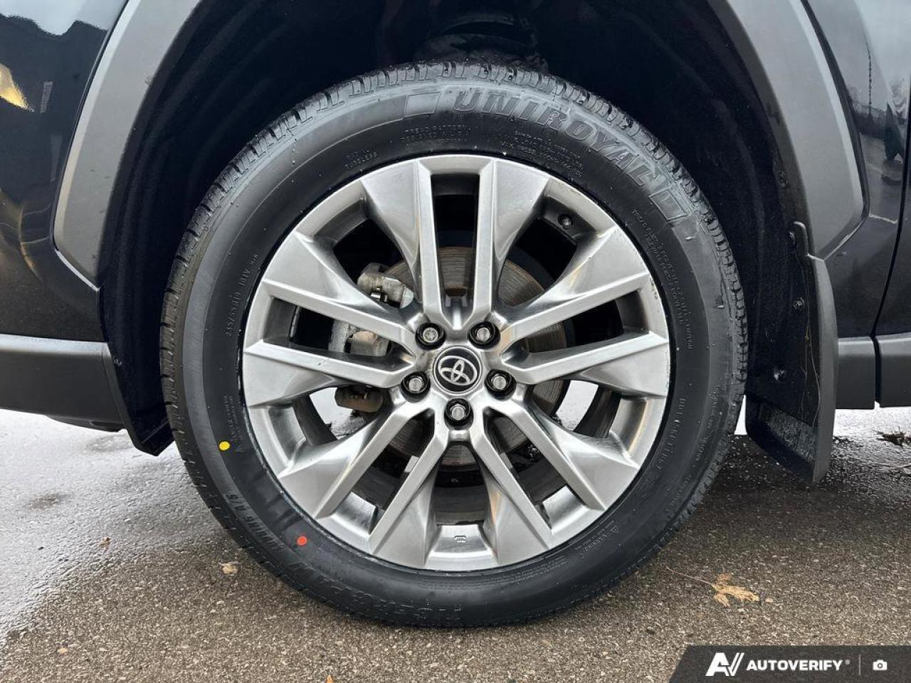 2022 Toyota RAV4 XLE AWD   Heated Seats   Sunroof   Carplay Photo