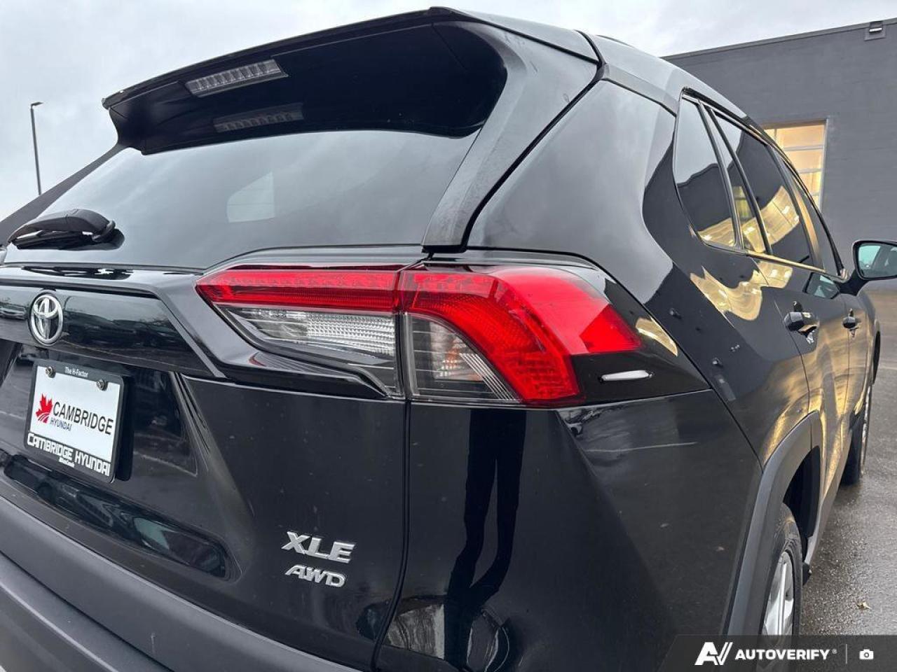 2022 Toyota RAV4 XLE AWD   Heated Seats   Sunroof   Carplay Photo