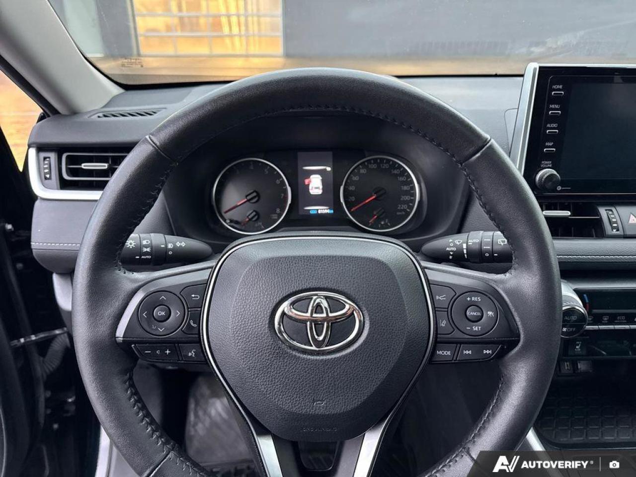 2022 Toyota RAV4 XLE AWD   Heated Seats   Sunroof   Carplay Photo