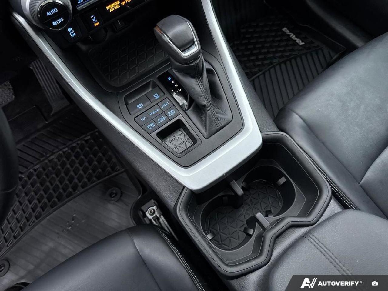 2022 Toyota RAV4 XLE AWD   Heated Seats   Sunroof   Carplay Photo