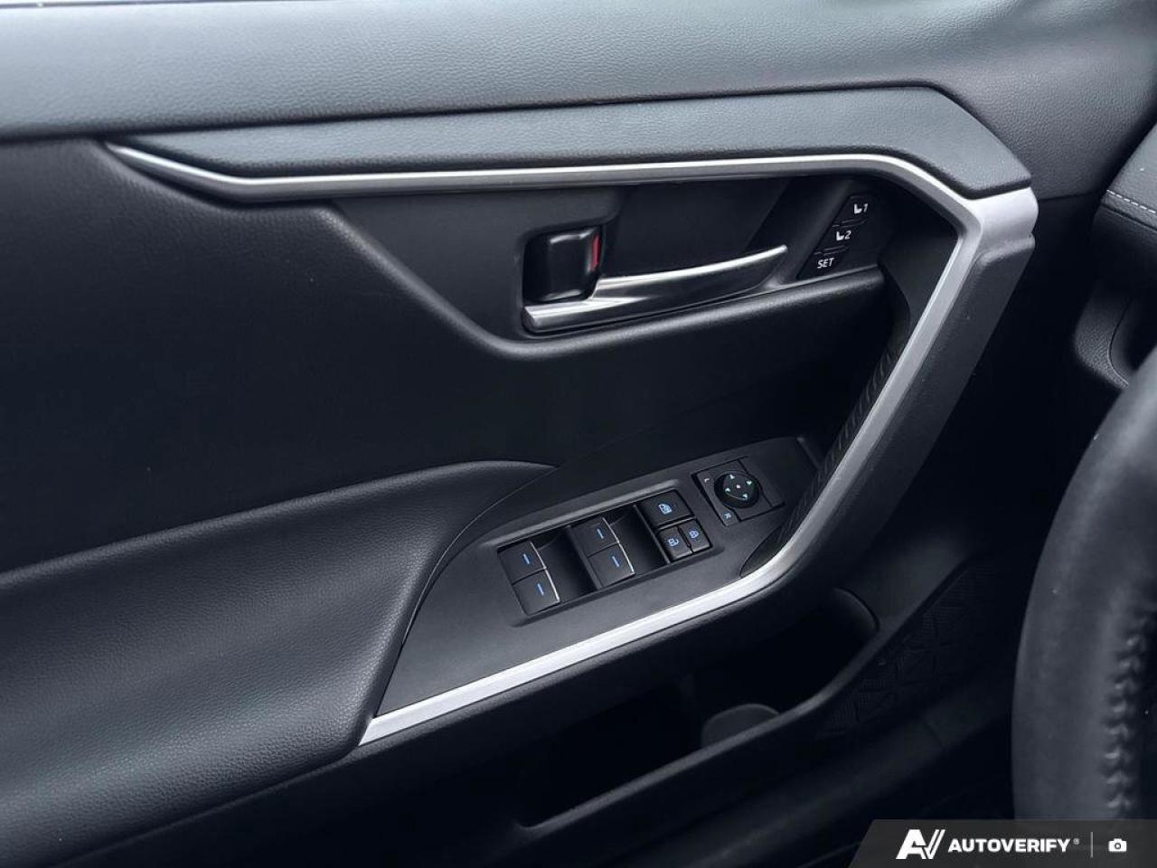 2022 Toyota RAV4 XLE AWD   Heated Seats   Sunroof   Carplay Photo