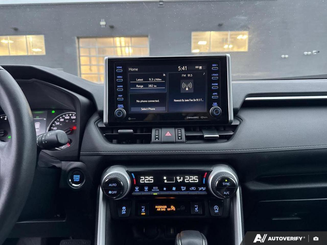 2022 Toyota RAV4 XLE AWD   Heated Seats   Sunroof   Carplay Photo