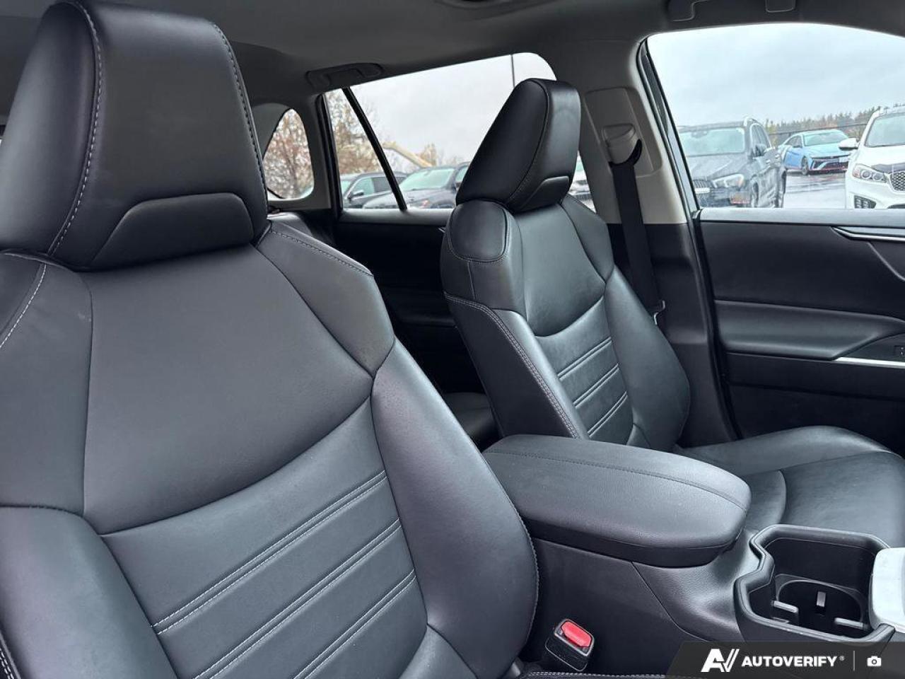 2022 Toyota RAV4 XLE AWD   Heated Seats   Sunroof   Carplay Photo