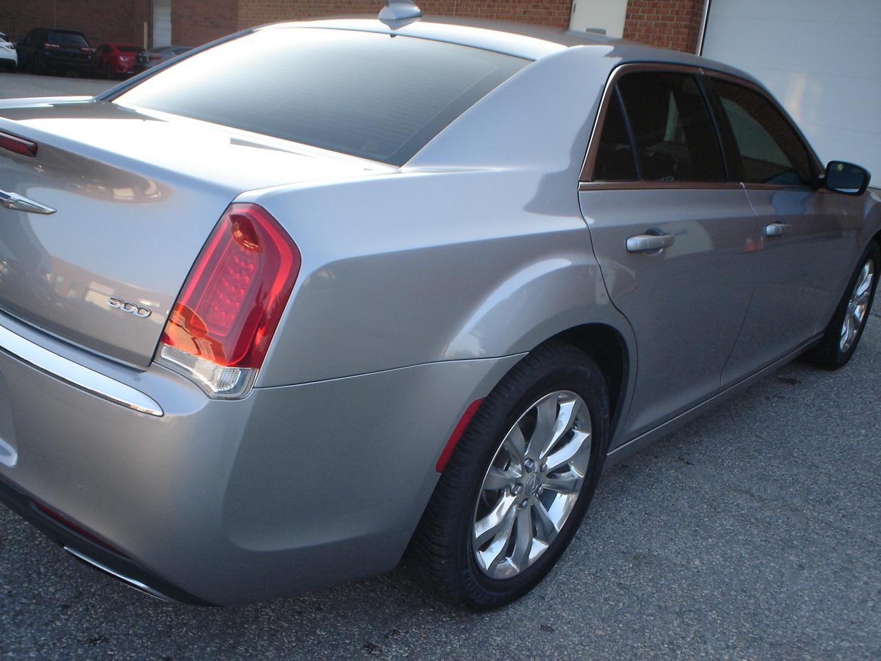 2018 Chrysler 300 300 Touring AWD Photo