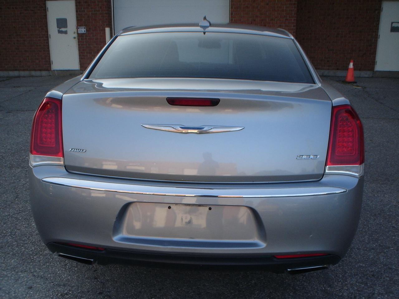 2018 Chrysler 300 300 Touring AWD Photo