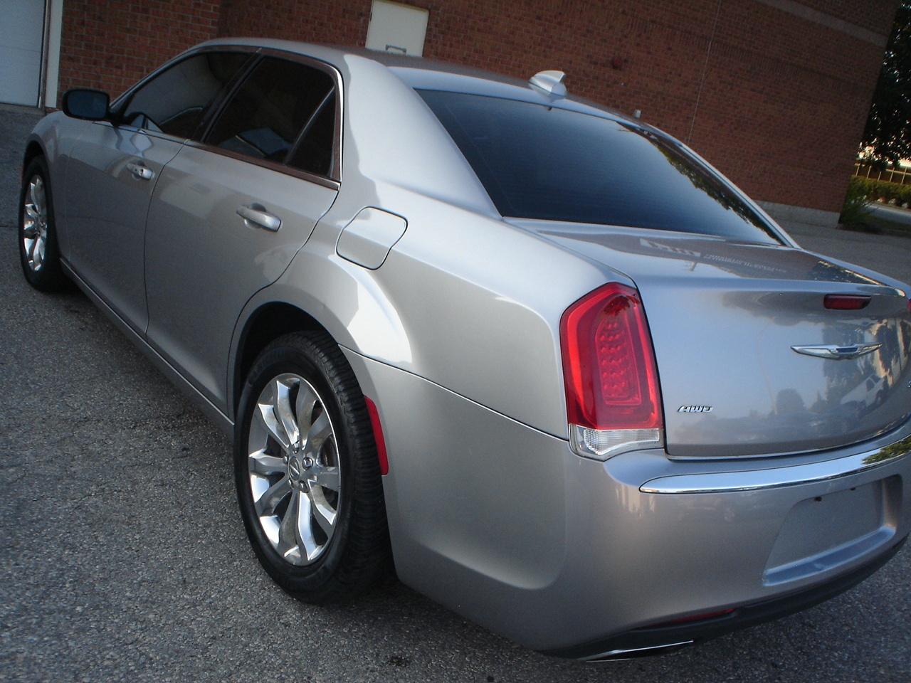 2018 Chrysler 300 300 Touring AWD Photo