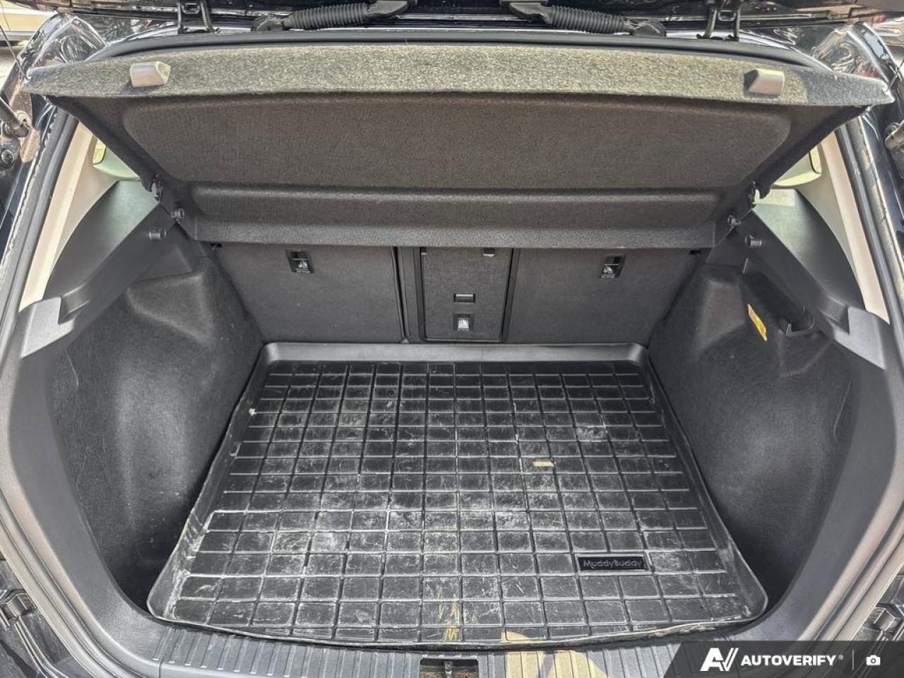 2022 Volkswagen Taos Comfortline   Pano Sunroof   Digital Cockpit   Hea Photo