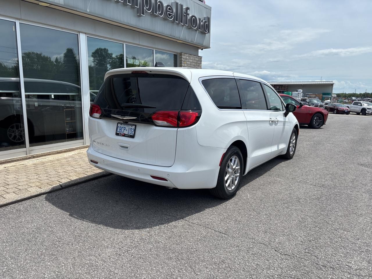 2024 Chrysler Grand Caravan SXT Photo4