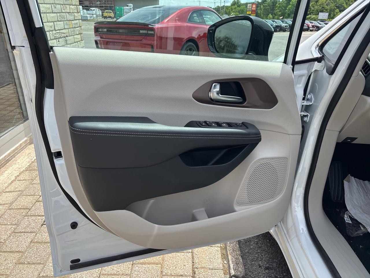 2024 Chrysler Grand Caravan SXT Photo