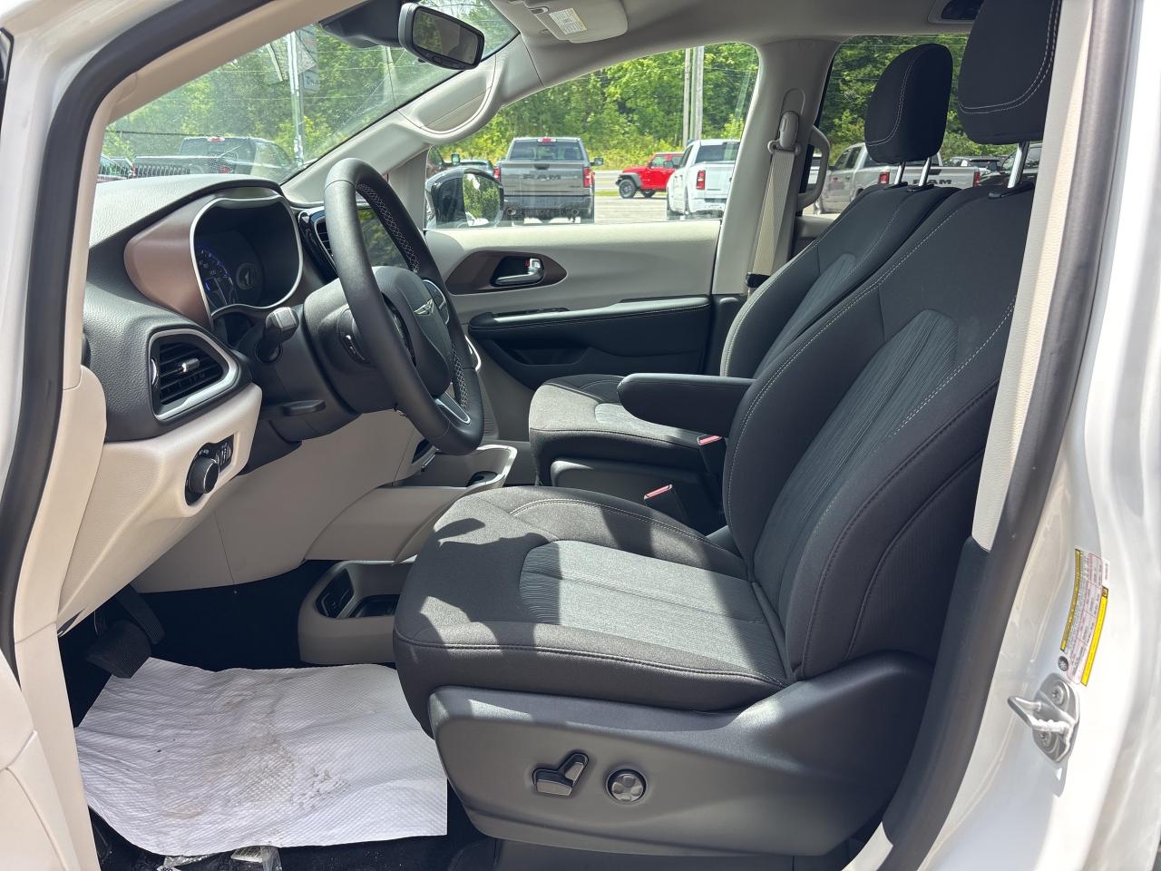 2024 Chrysler Grand Caravan SXT Photo