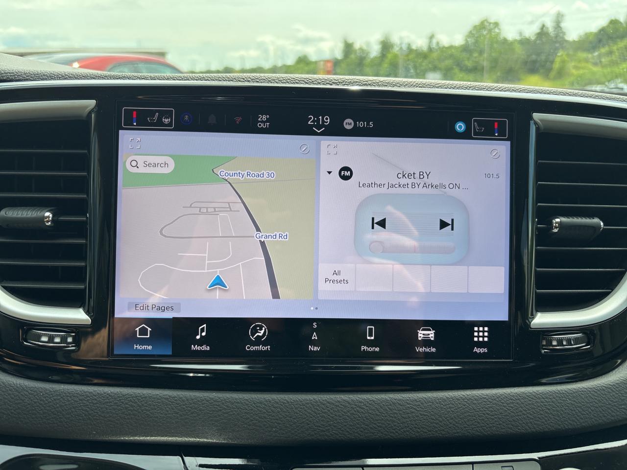 2024 Chrysler Grand Caravan SXT Photo