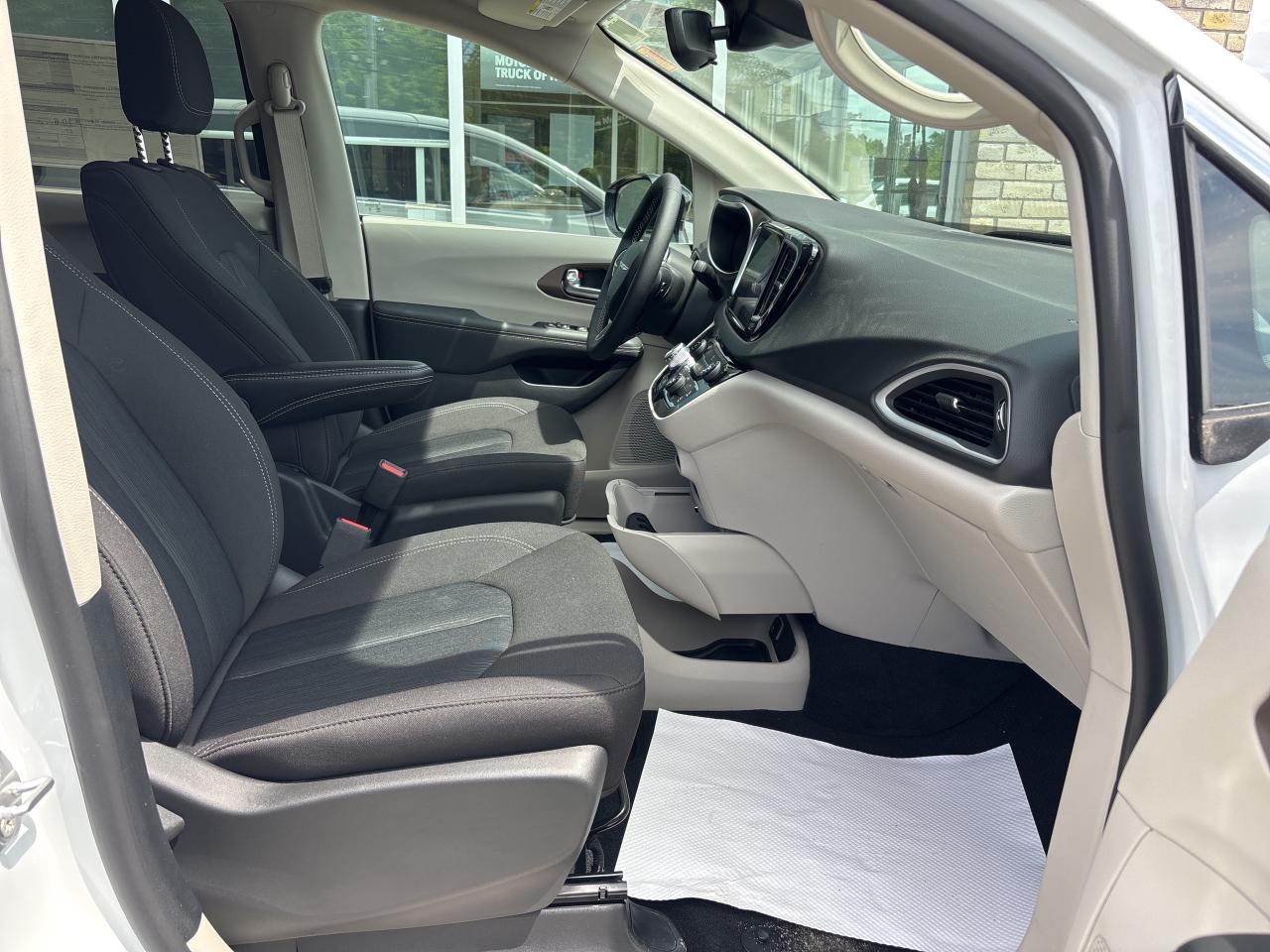 2024 Chrysler Grand Caravan SXT Photo