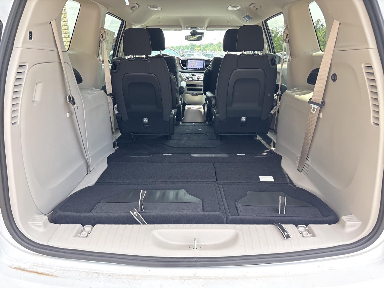 2024 Chrysler Grand Caravan SXT Photo