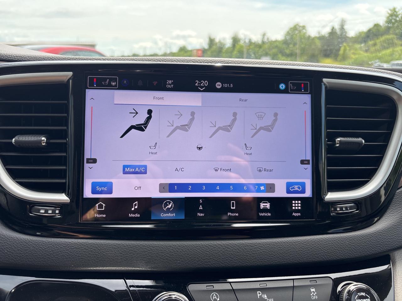 2024 Chrysler Grand Caravan SXT Photo