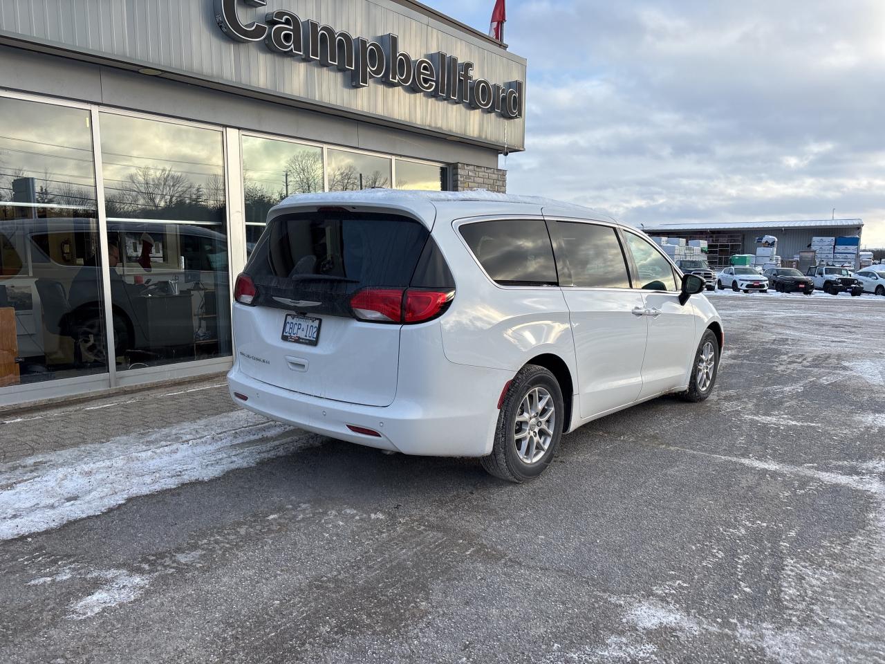 2024 Chrysler Grand Caravan SXT Photo4