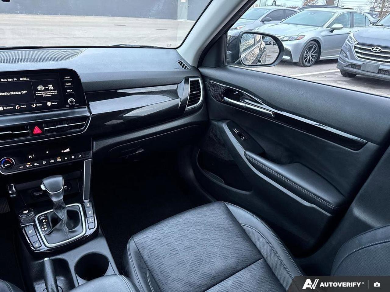 2024 Kia Seltos EX   SUNROOF   CARPLAY   HEATED STEERING   REMOTE Photo