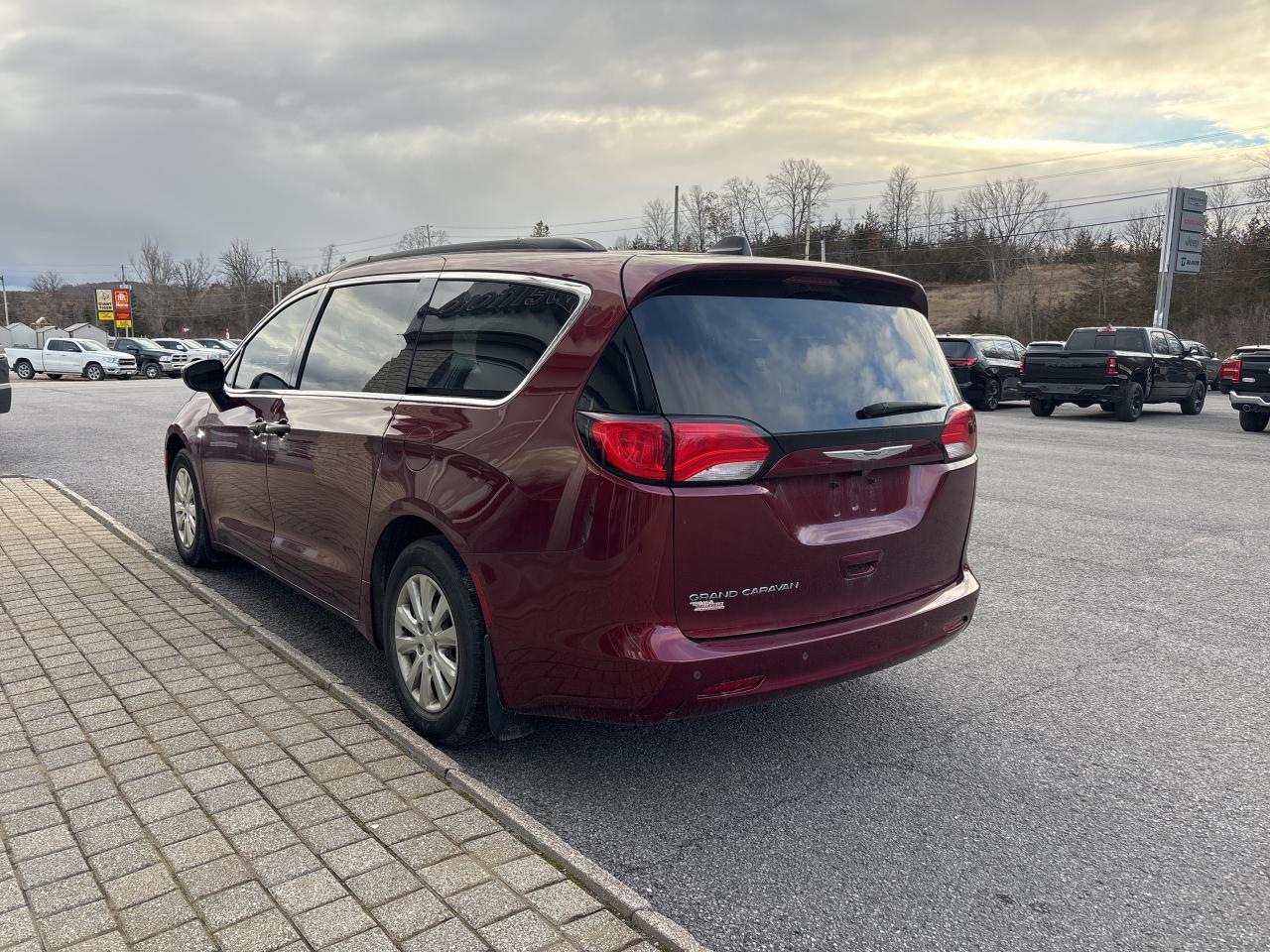 2021 Chrysler Grand Caravan SE Photo