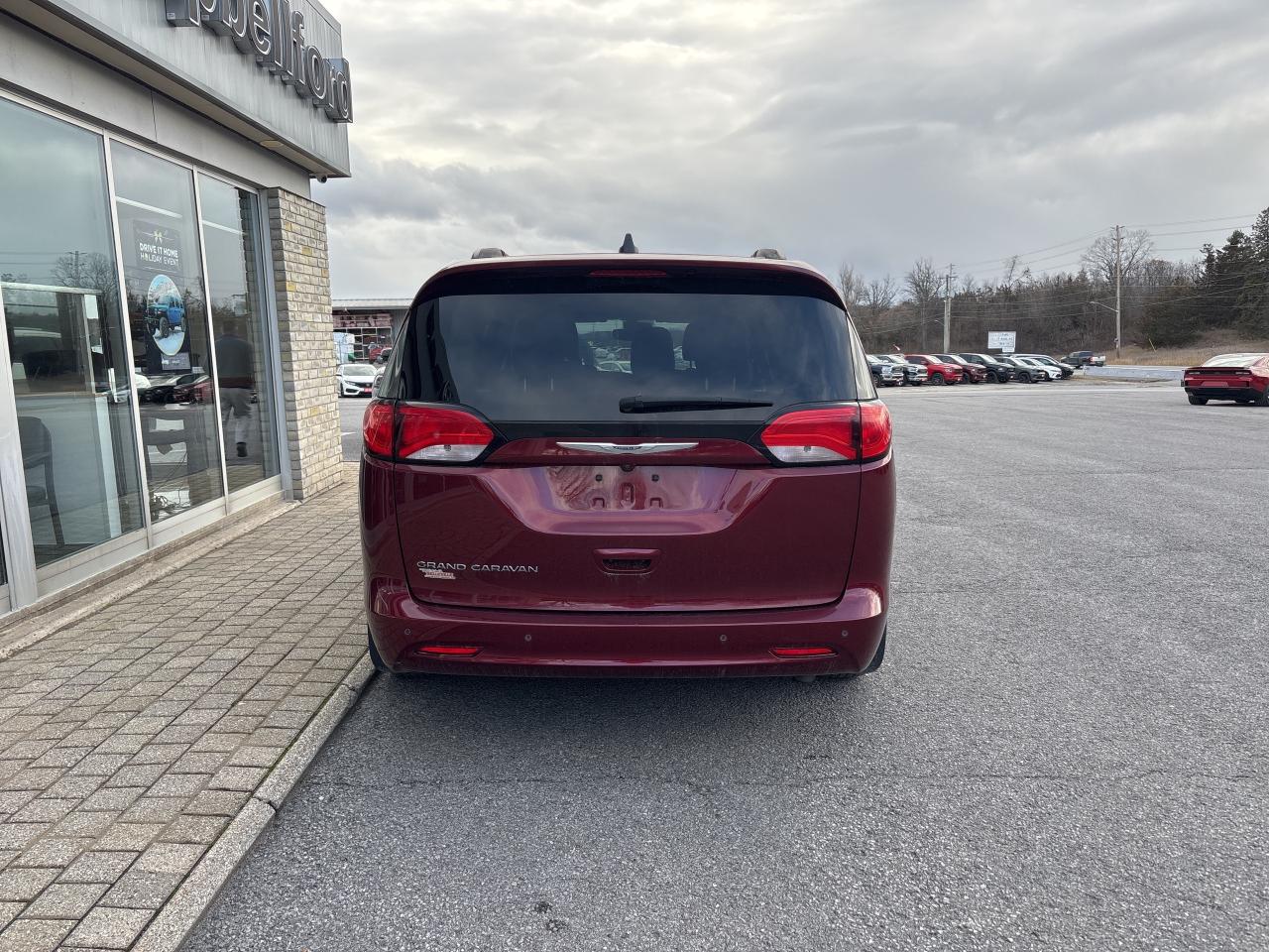 2021 Chrysler Grand Caravan SE Photo