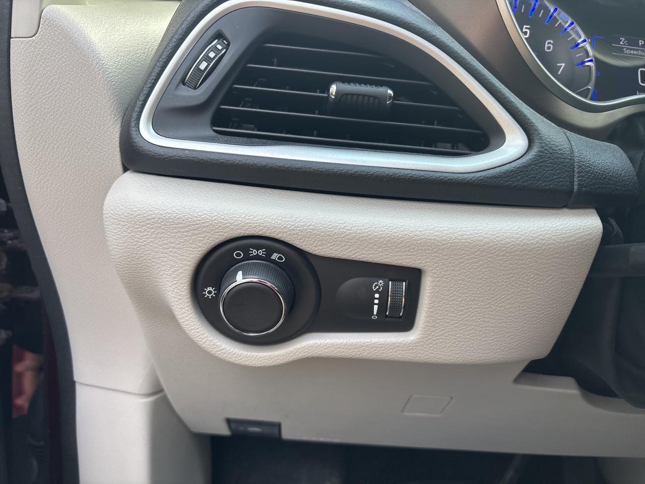 2021 Chrysler Grand Caravan SE Photo