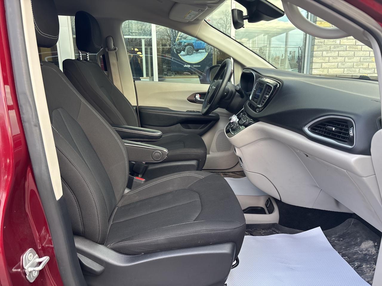 2021 Chrysler Grand Caravan SE Photo