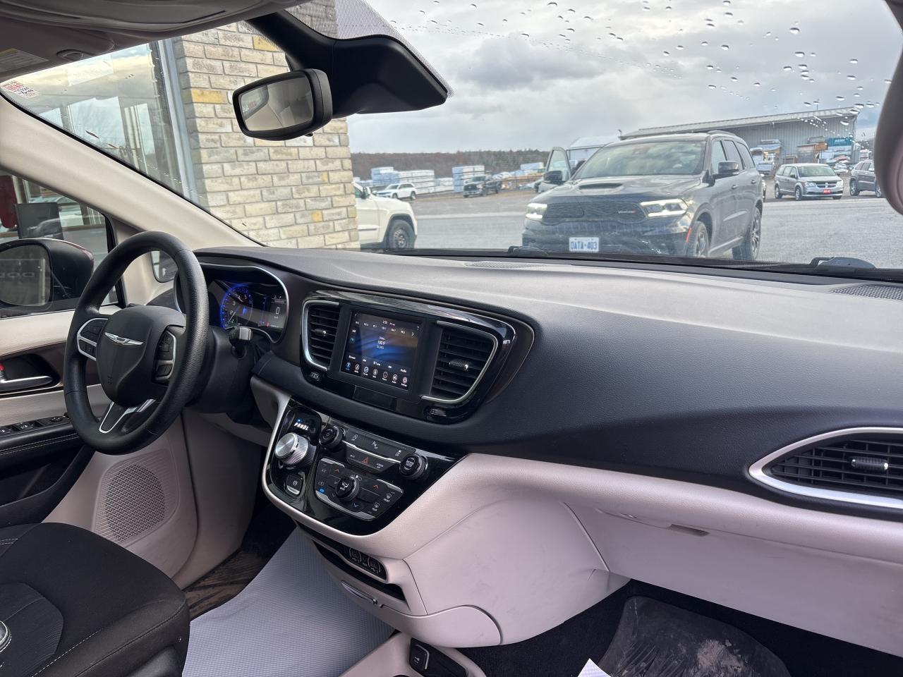 2021 Chrysler Grand Caravan SE Photo