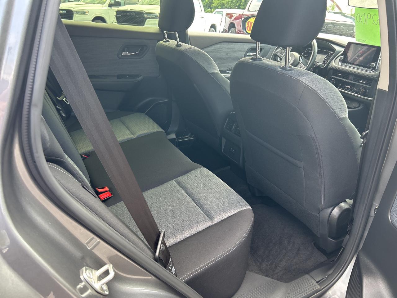 2023 Nissan Rogue SV MOONROOF Photo