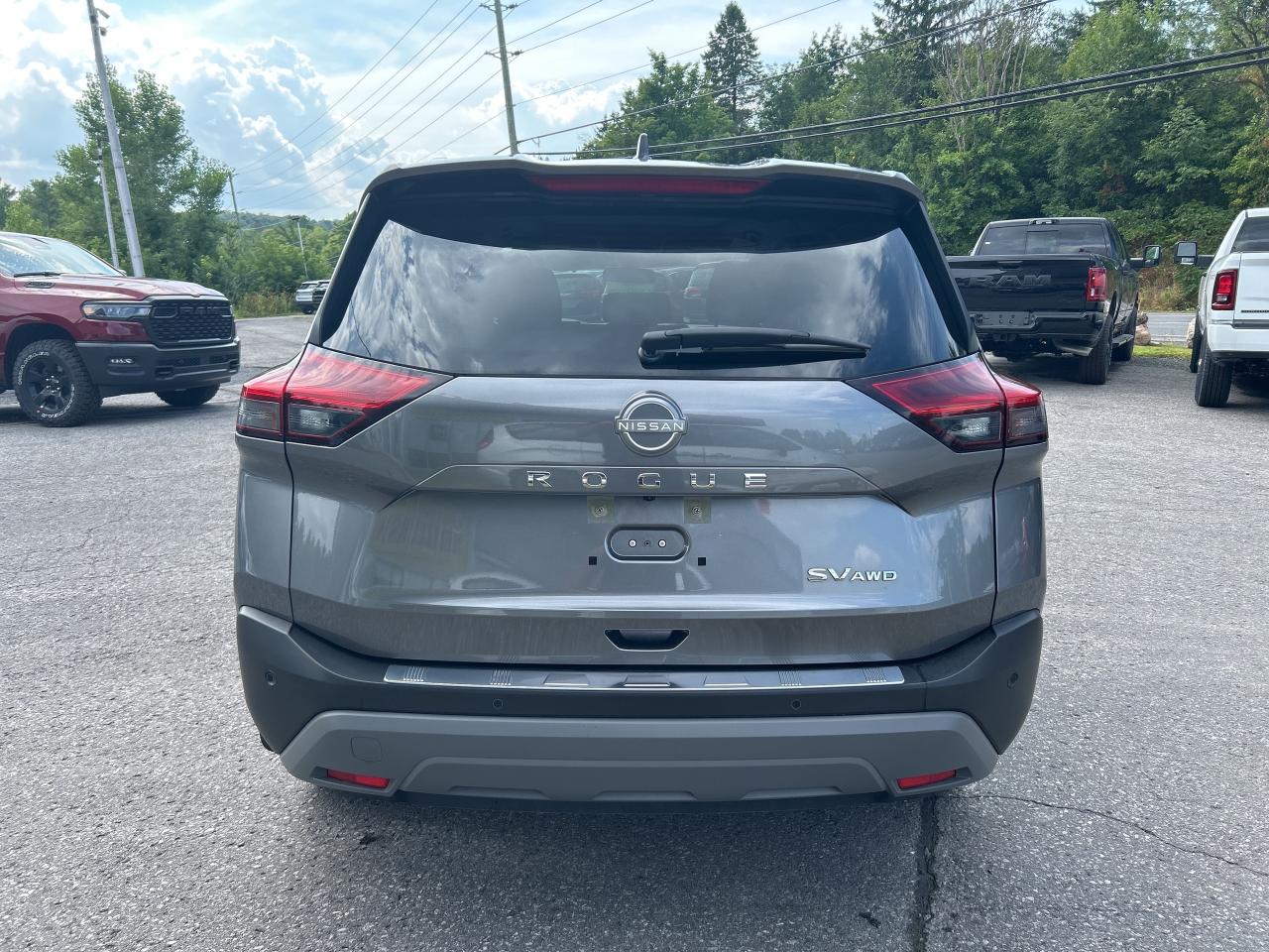 2023 Nissan Rogue SV MOONROOF Photo