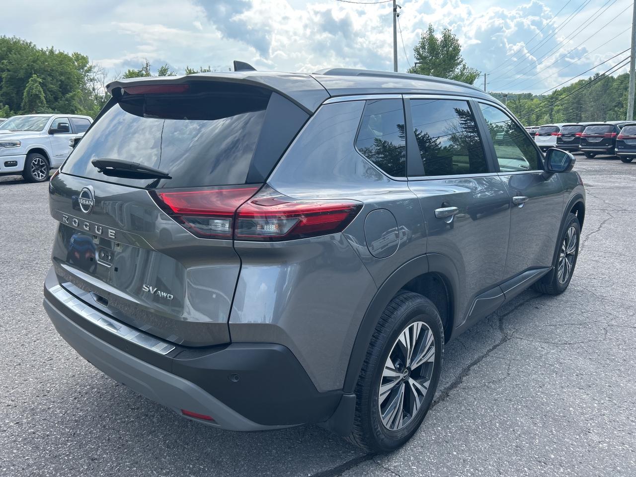 2023 Nissan Rogue SV MOONROOF Photo