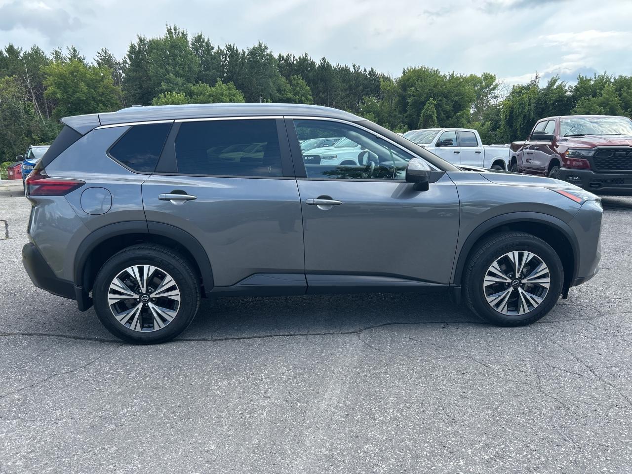 2023 Nissan Rogue SV MOONROOF Photo
