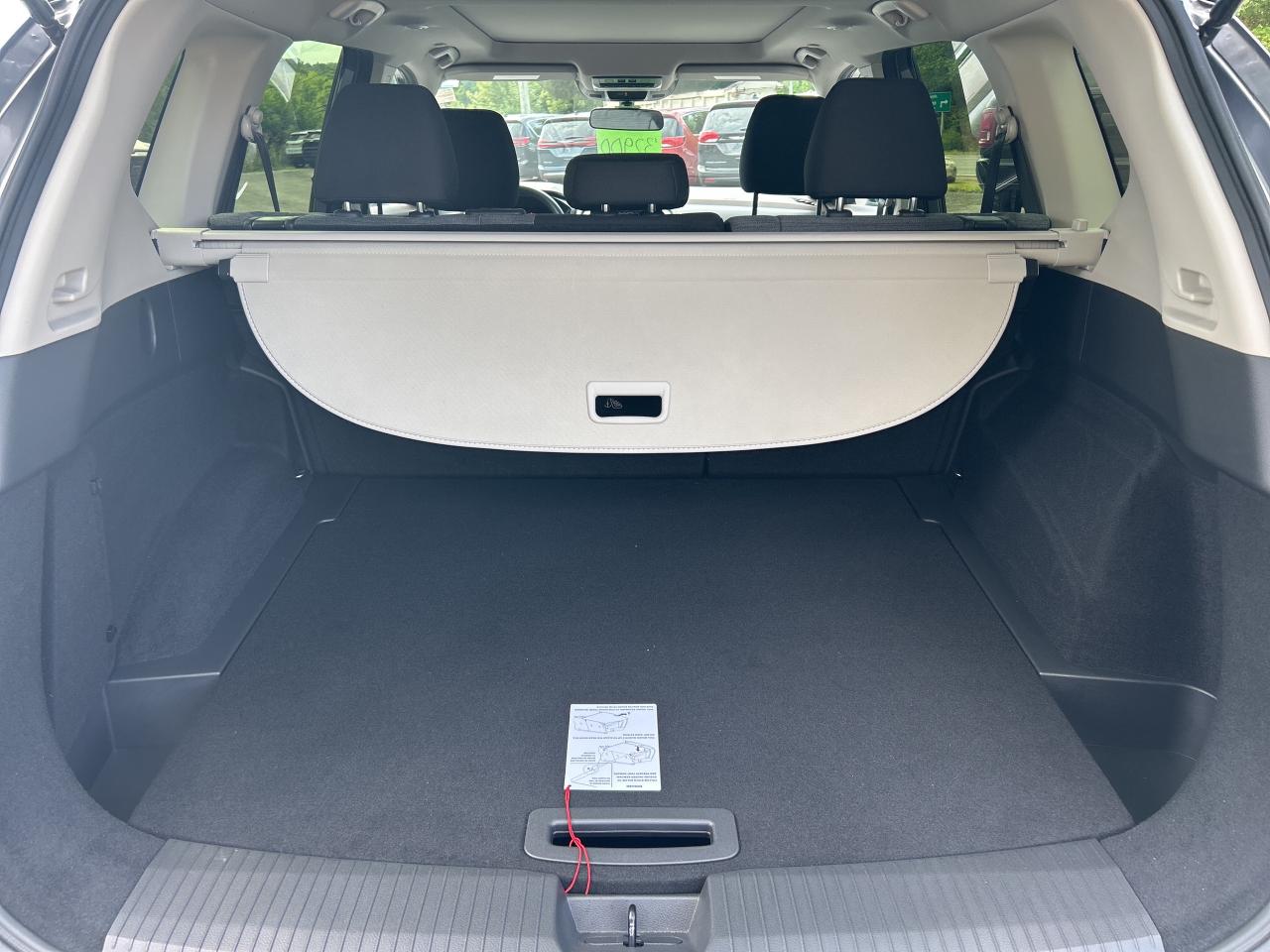 2023 Nissan Rogue SV MOONROOF Photo